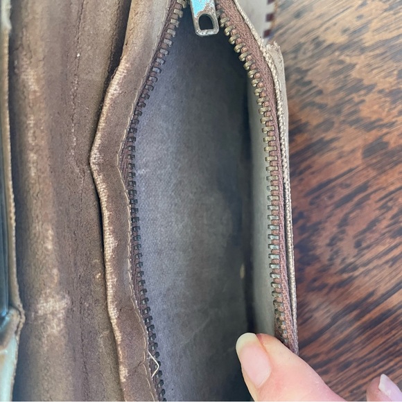 Vintage Hand Tooled Leather Wallet - Picture 13 of 15